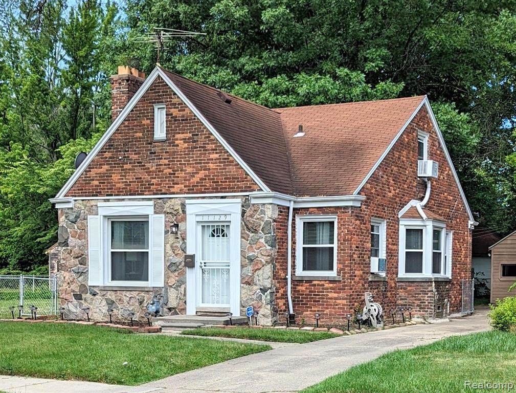 11129 Roxbury - Photo 1