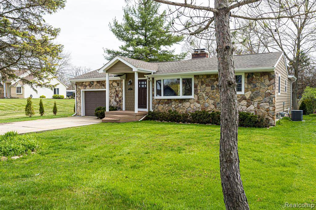 10365 Degrand - Photo 1