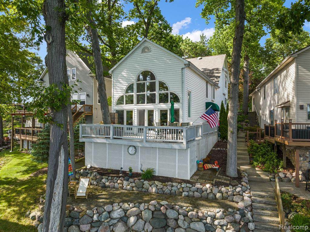 4040 Clifford - Photo 1