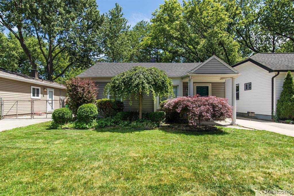 644 Stratford - Photo 1