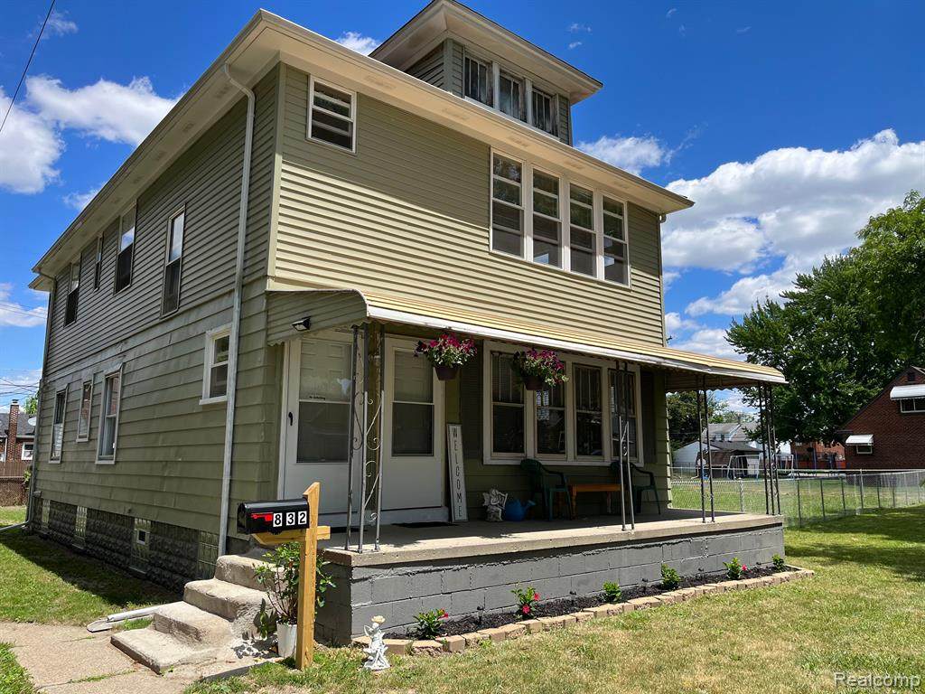832-834 Park - Photo 1