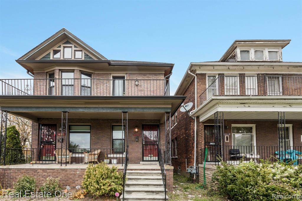 613 Belmont - Photo 1