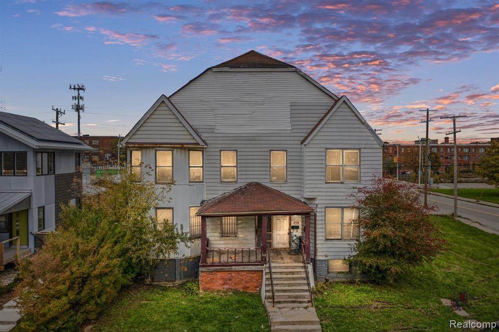 3912 4TH - Photo 1