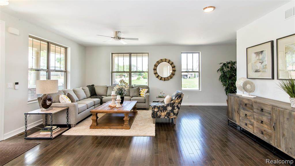 1360 Calumet - Photo 1