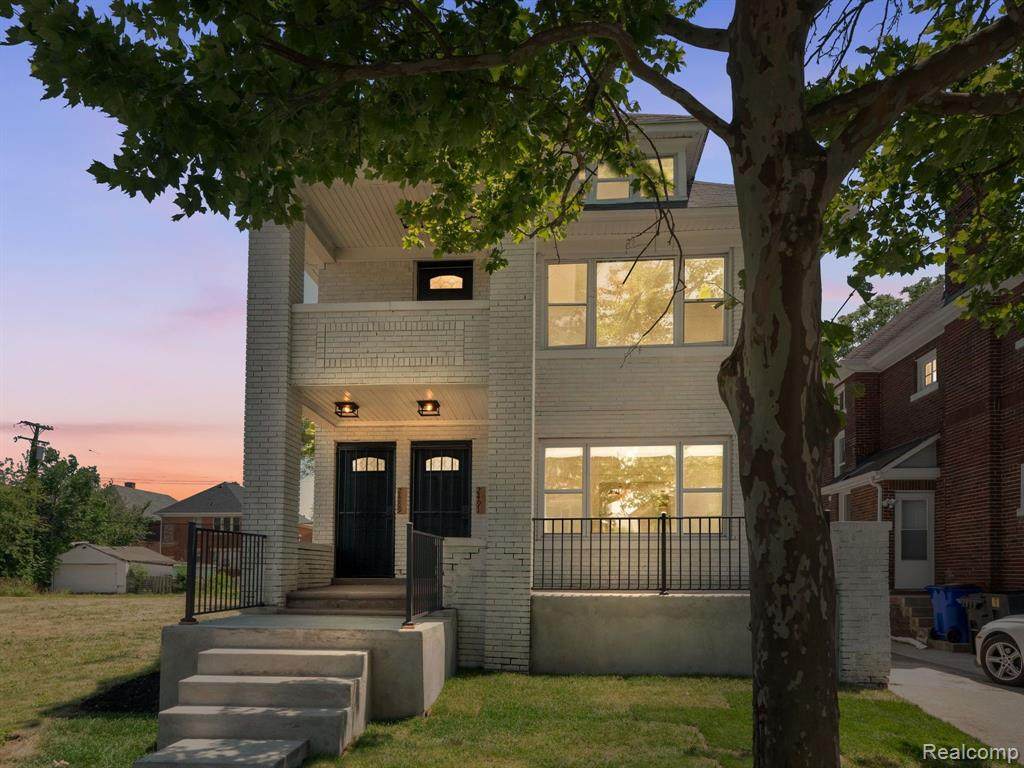 2489 Clairmount - Photo 1