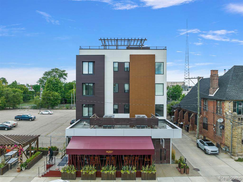 438 Selden - Photo 1