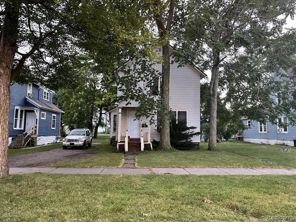 916 Court - Photo 1