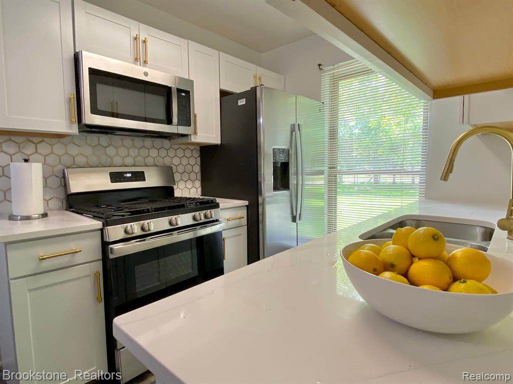 2230 Hyde Park - Photo 1