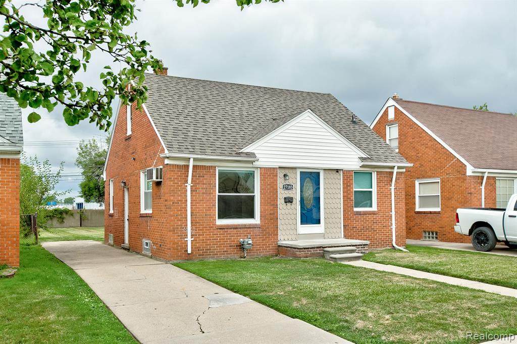 27183 Leroy - Photo 1