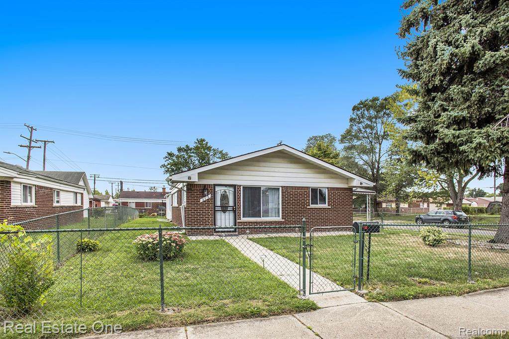 213 Suburban - Photo 1