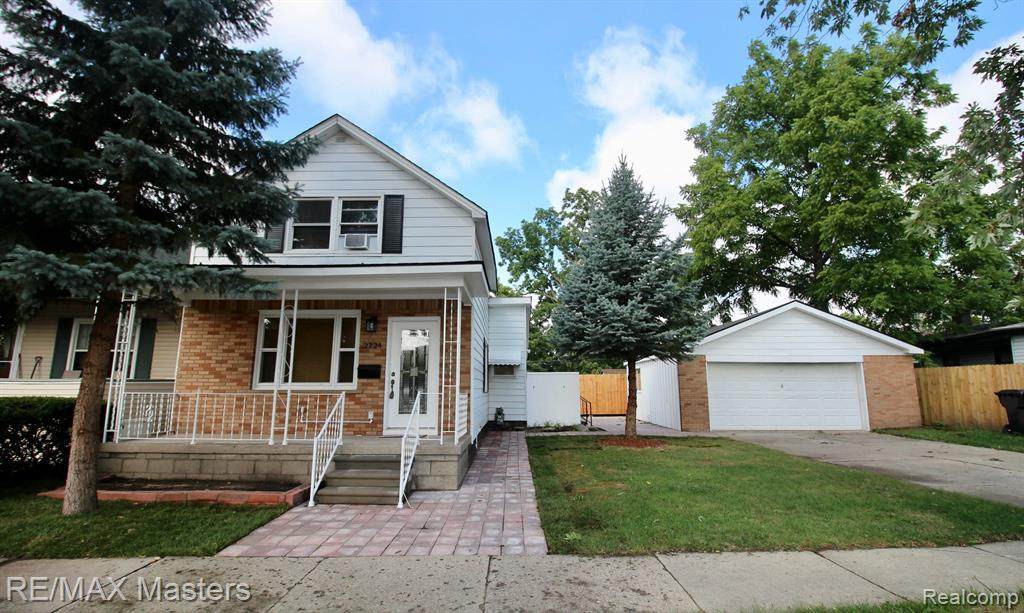 2724 4TH - Photo 1