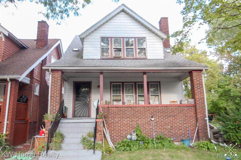638 Manistique - Photo 1