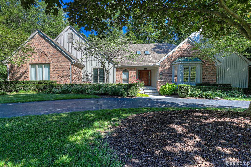 1189 Foxwood - Photo 1