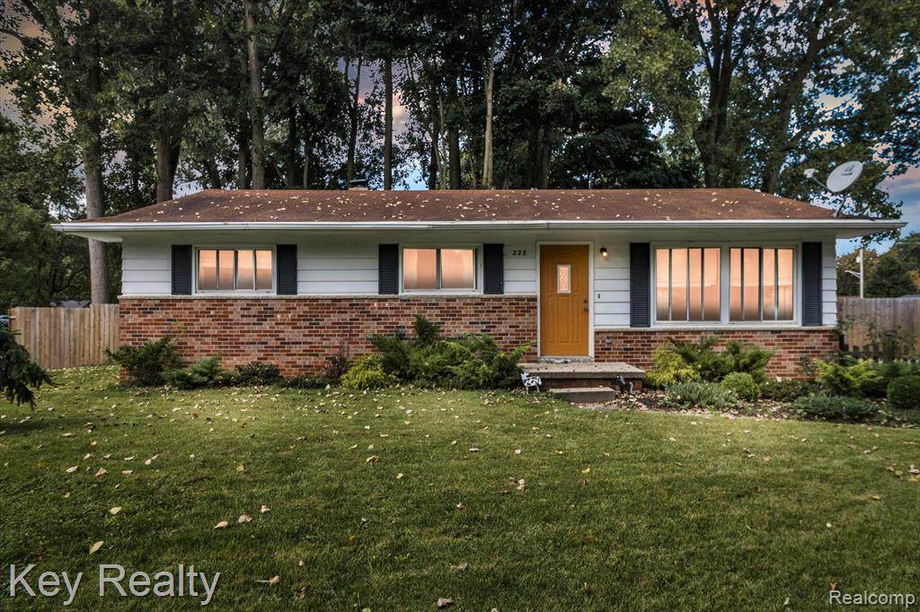 228 Lynwood - Photo 1