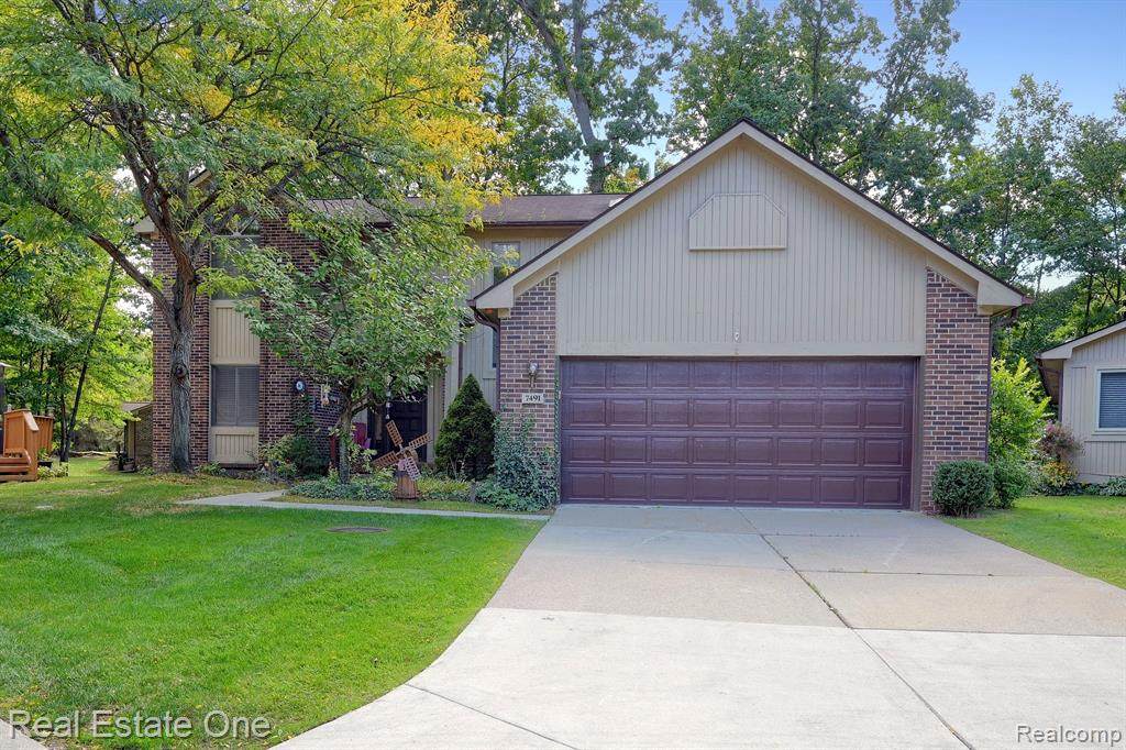 7491 Indianwood - Photo 1