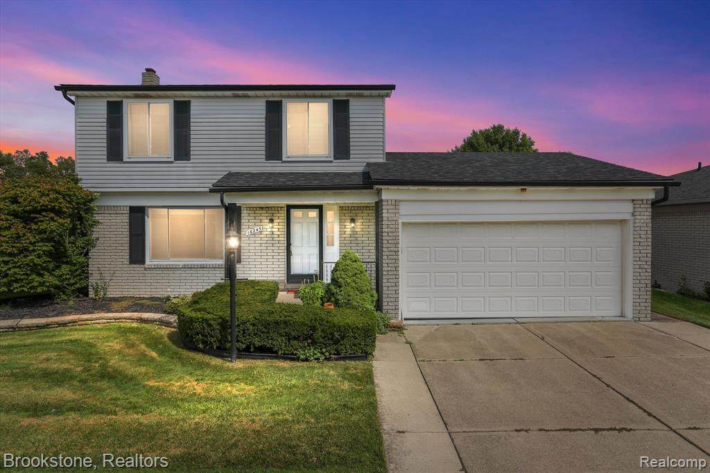 16245 Oakwood - Photo 1