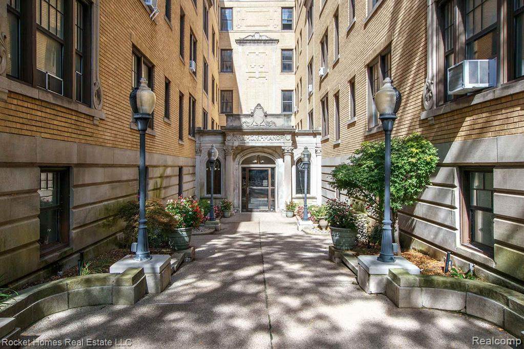 120 Seward - Photo 1