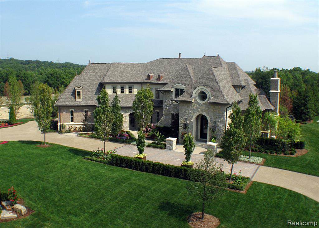 4911 Pinnacle - Photo 1