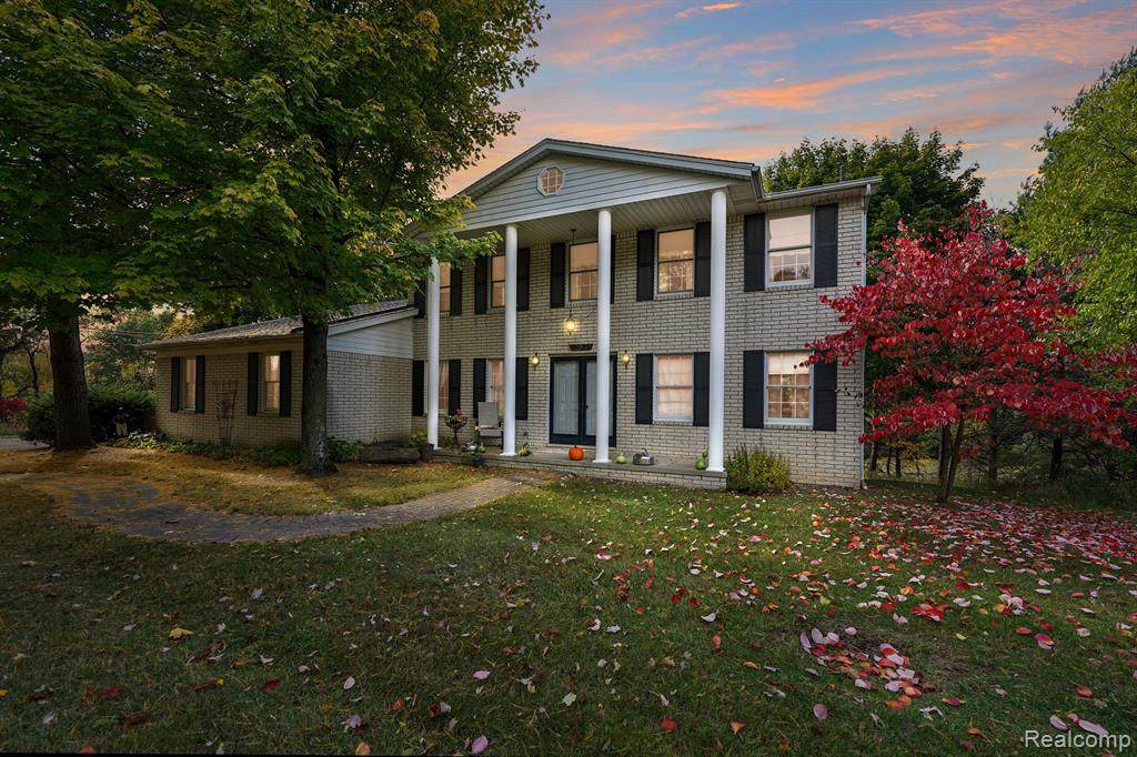 3925 Victoria - Photo 1
