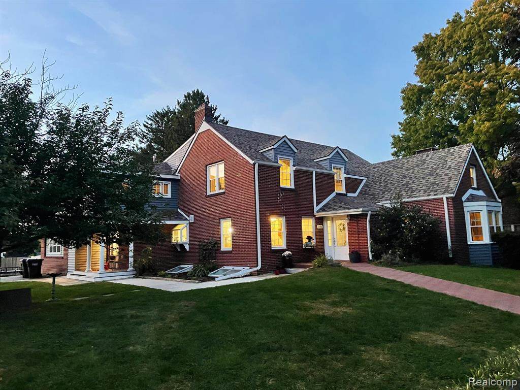 2100 Spring Arbor - Photo 1