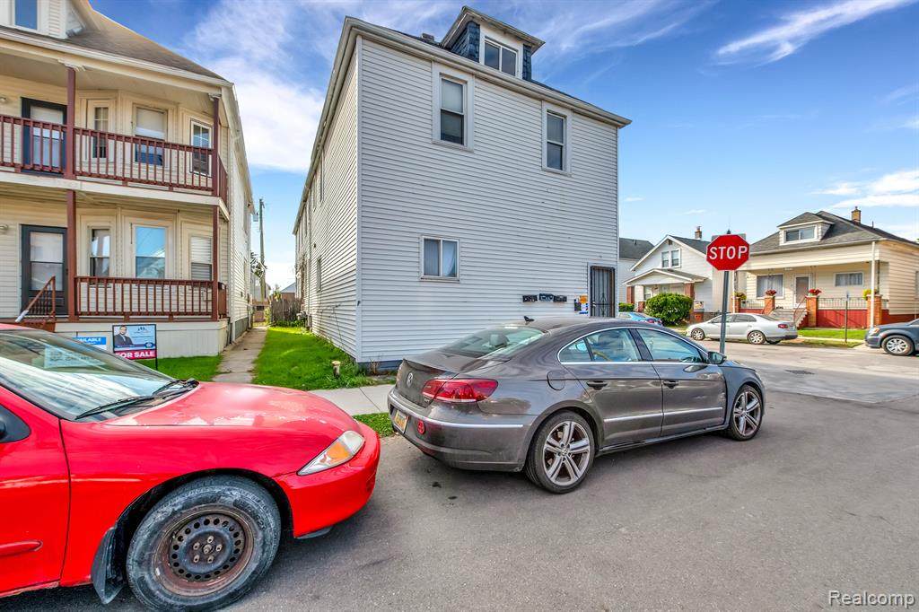 2300 Whalen - Photo 1