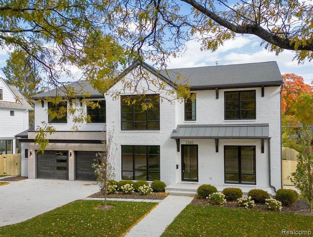 1242 Willow - Photo 1