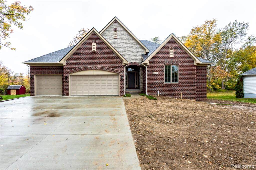 2890 Harrington - Photo 1