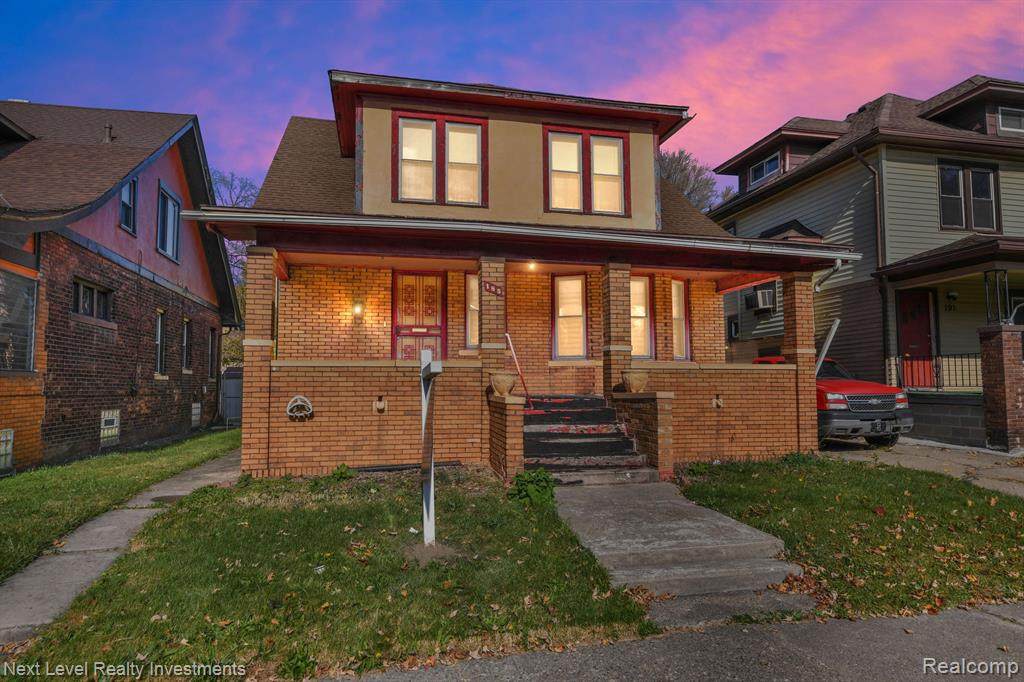 185 Tennyson - Photo 1