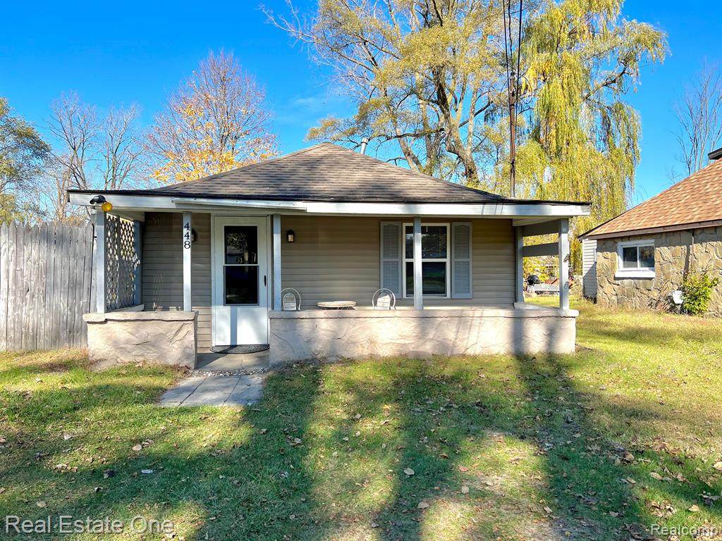 448 Grand - Photo 1