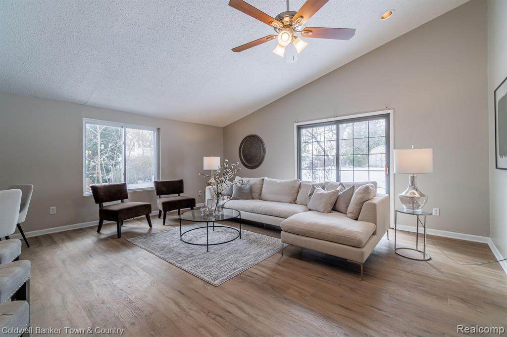 380 Winding - Photo 1