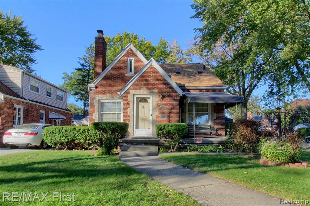 2100 Lancaster - Photo 1
