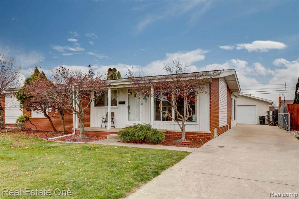 13907 Huntington - Photo 1