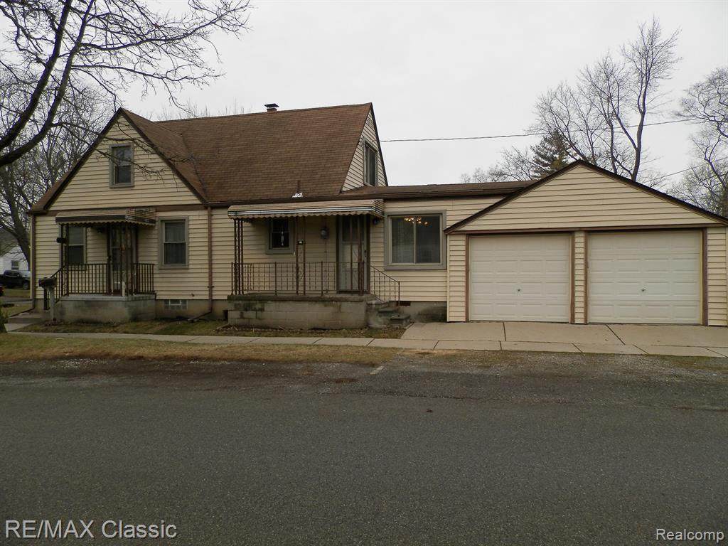 15502 Macarthur - Photo 1