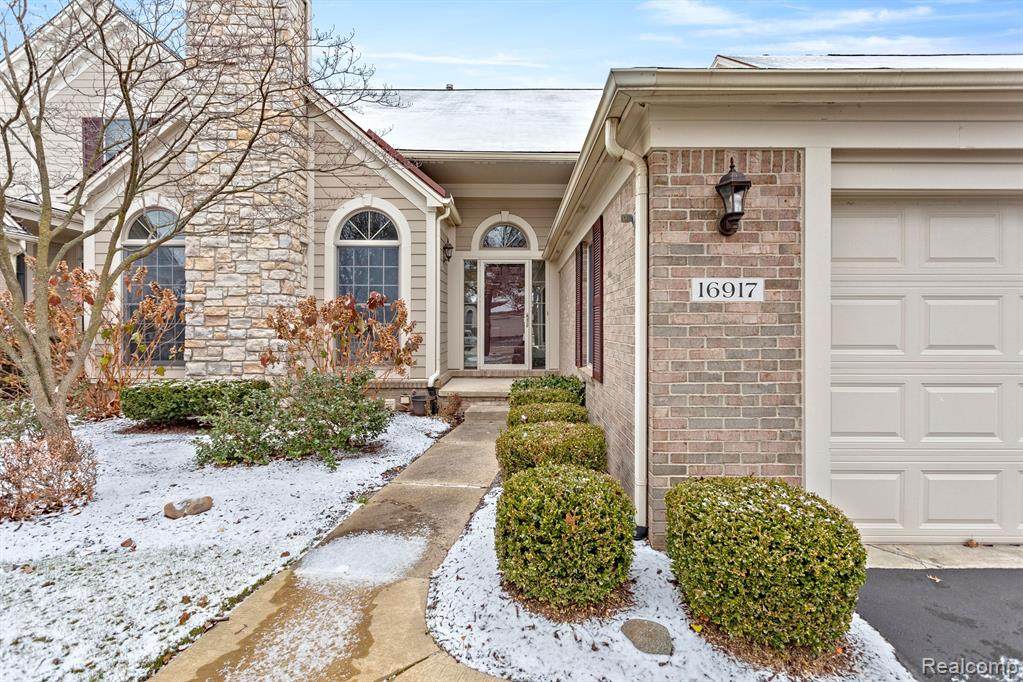 16917 Lochmoor - Photo 1