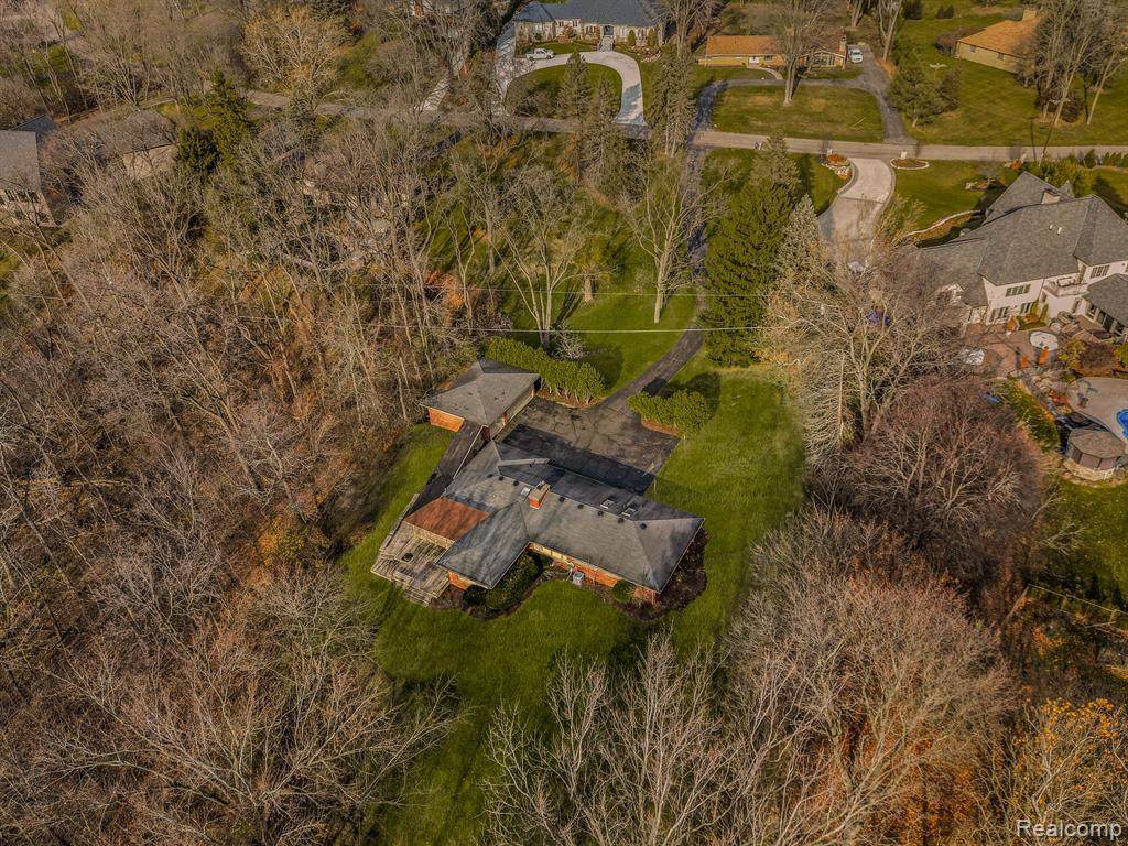 1881 Raymond - Photo 1