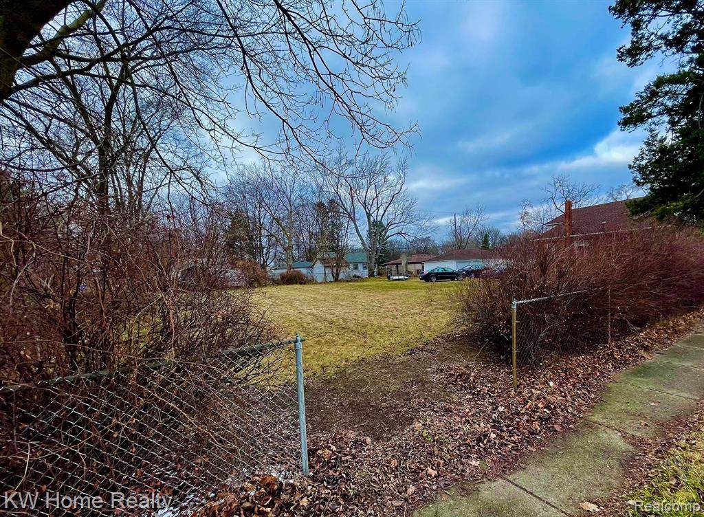 18571 Farmington - Photo 1