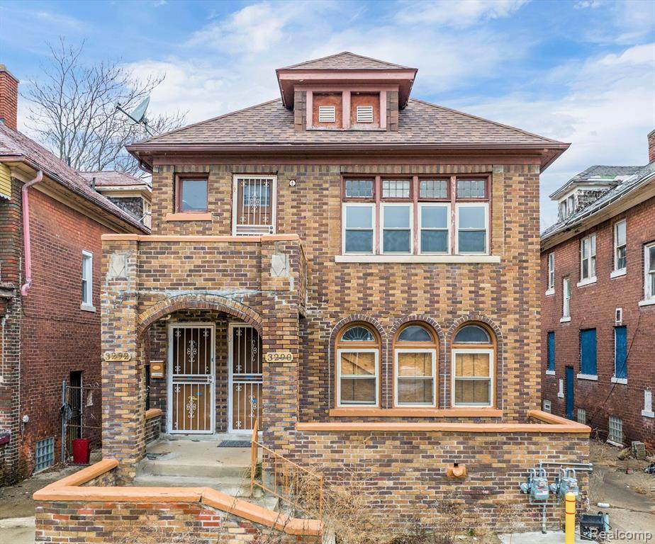 3290 Tuxedo - Photo 1
