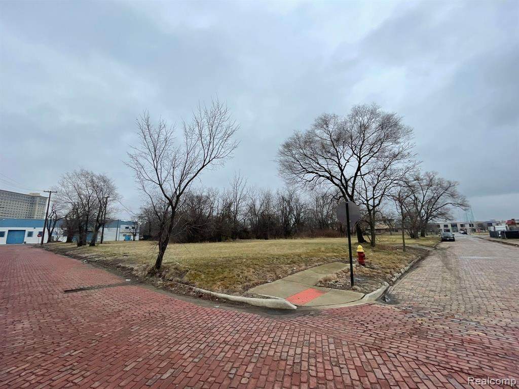 2845 Standish - Photo 1
