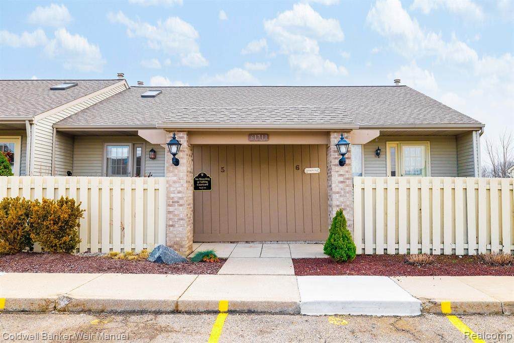 61711 Williamsburg - Photo 1
