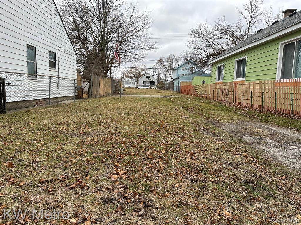 89 Hayes - Photo 1