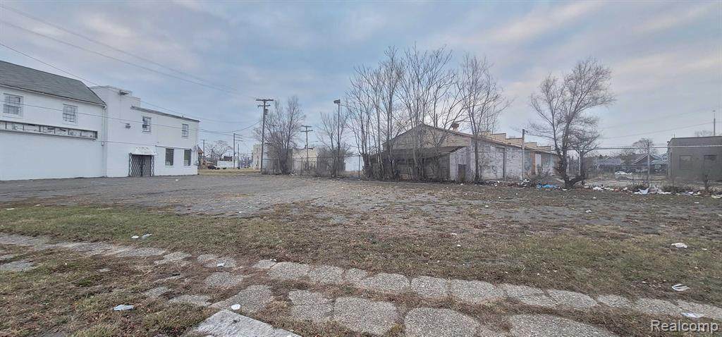 8430 Plymouth - Photo 1