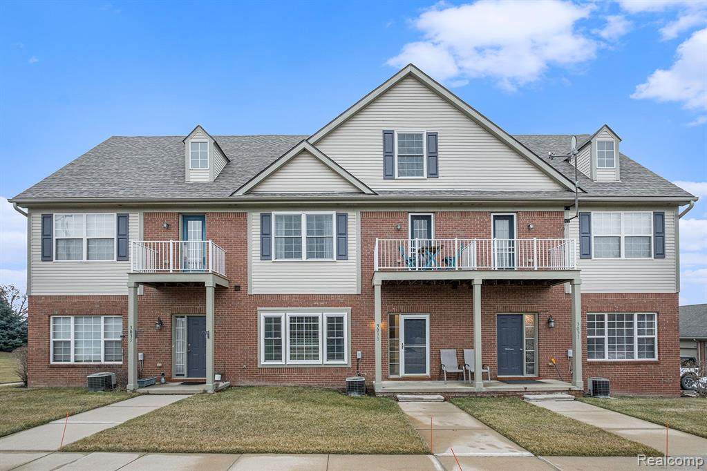 3033 Cloverly - Photo 1
