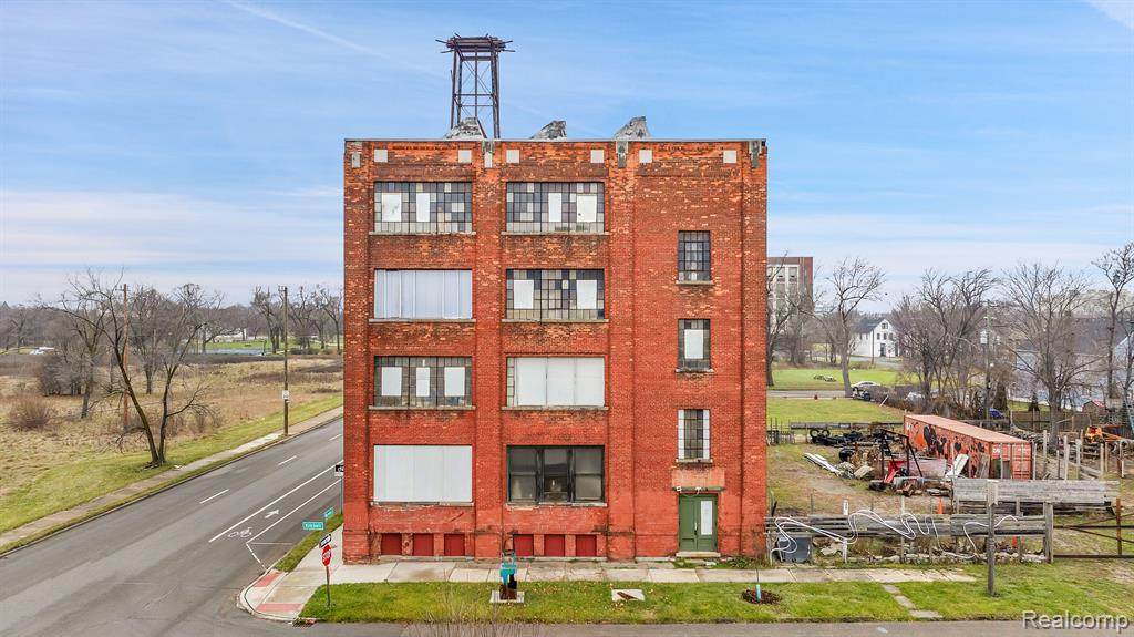 2941 Warren - Photo 1