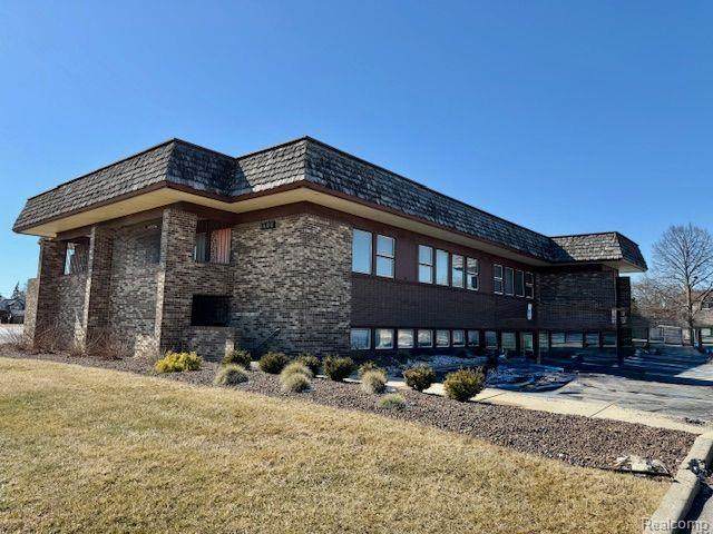 1600 Kingsway - Photo 1