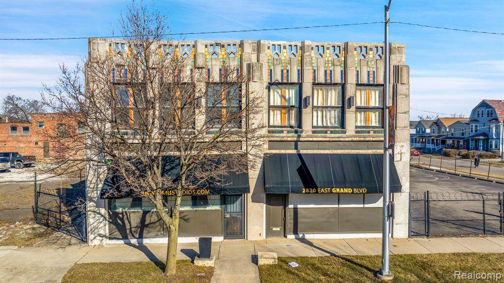 2818 Grand - Photo 1
