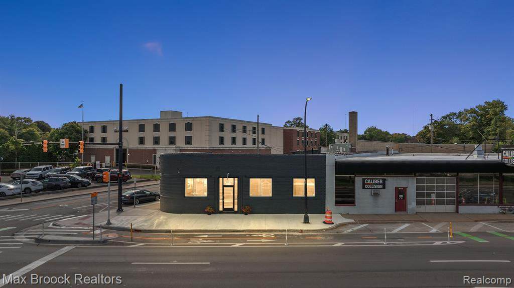 22007 Woodward - Photo 1