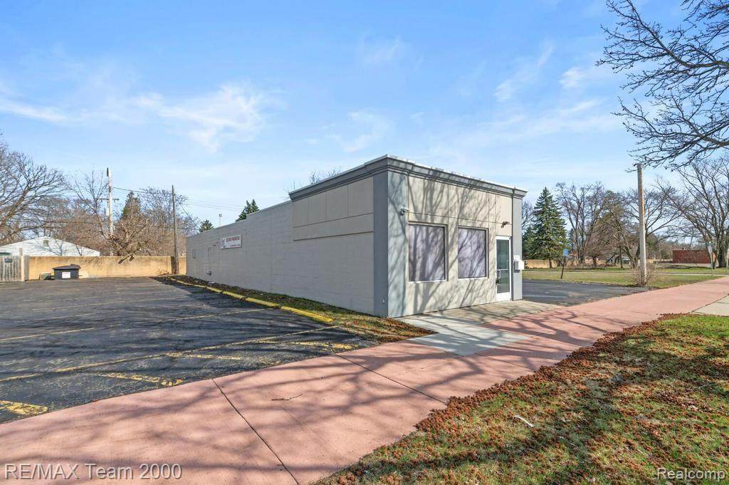 5153 Beech Daly - Photo 1