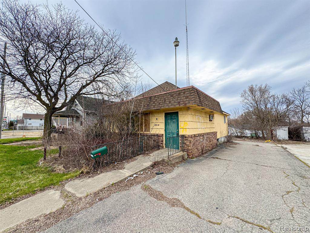 2614 Corunna - Photo 1