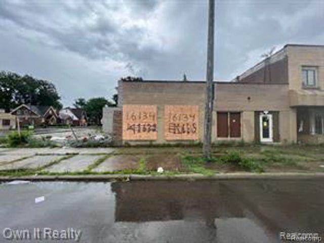 16134 Warren - Photo 1