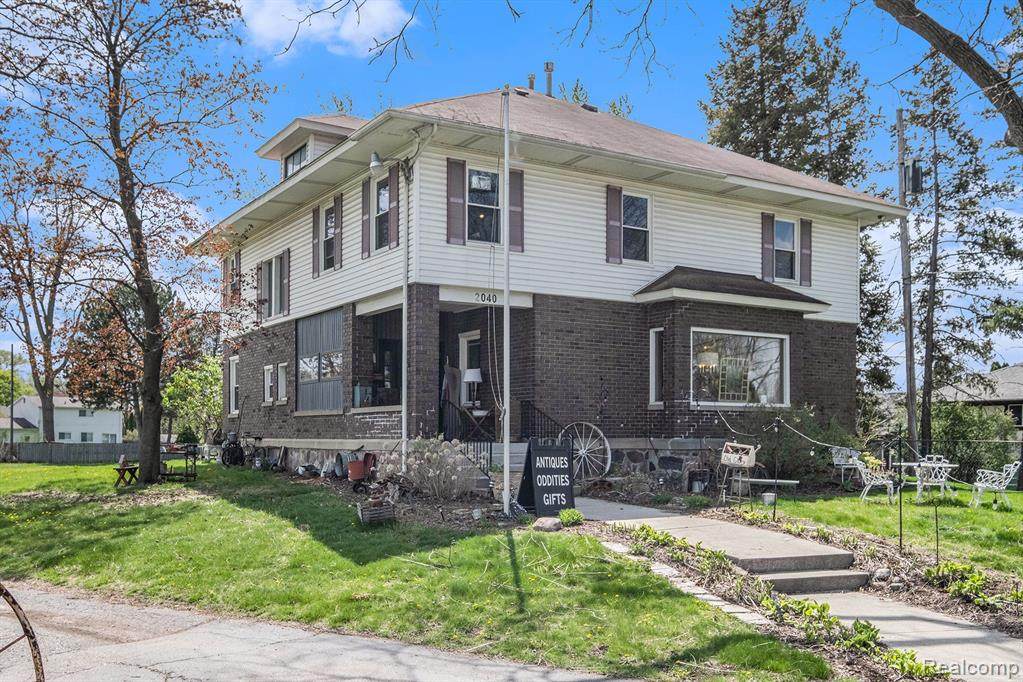 2040 Maple - Photo 1